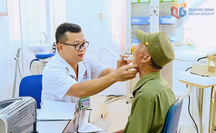 Các bước khám, sàng lọc và đánh giá tình trạng sức khỏe cho người có công được các bác sĩ Bệnh viện Đa khoa tỉnh thực hiện đầy đủ theo quy định.
