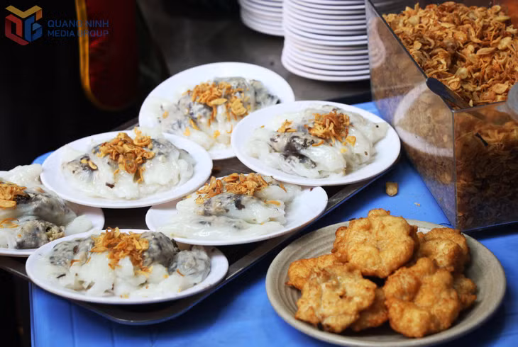 Tại quán