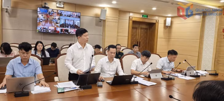 Đại diện lãnh đạo Sở Xây dựng phát biểu tại cuộc họp.