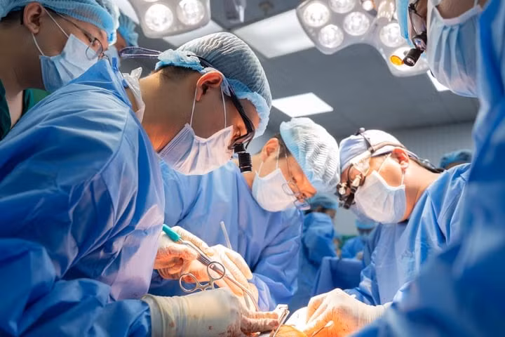 Một ca hiến ghép mô tạng thực hiện tại tuyến y tế trung ương.