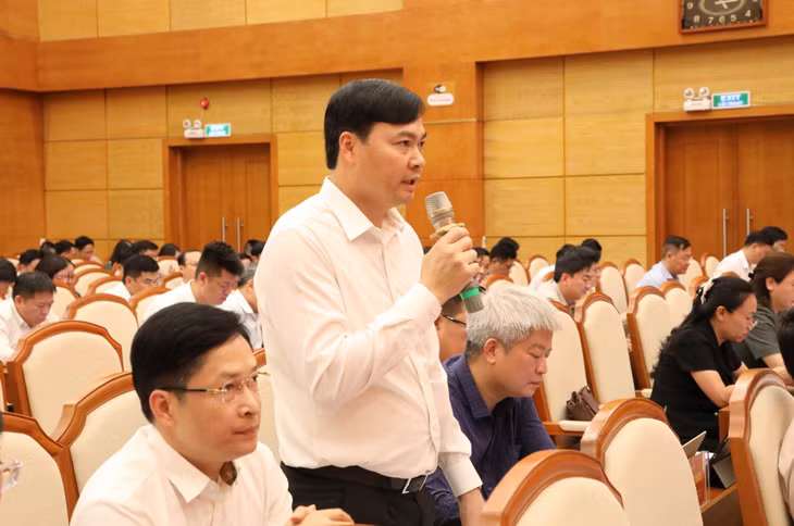 Đồng chí Nguyễn Văn Ngoãn, Bí thư Đảng ủy, Chủ tịch HĐND phường Mạo Khê, phát biểu tại hội nghị.