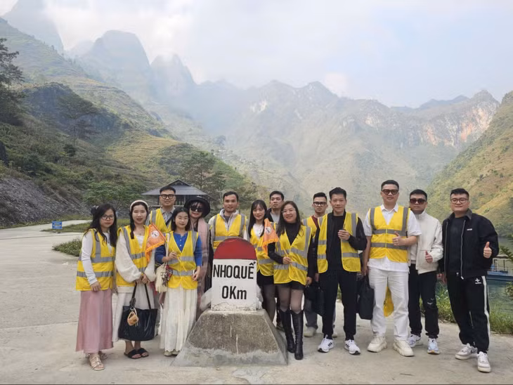 Sông Nho Quế ở tỉnh nào? Khám phá viên ngọc xanh trên miền đá xám ảnh 3 Sông Nho Quế ở tỉnh nào? Khám phá viên ngọc xanh trên miền đá xám ảnh 3