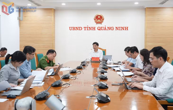 Quang cảnh cuộc họp.