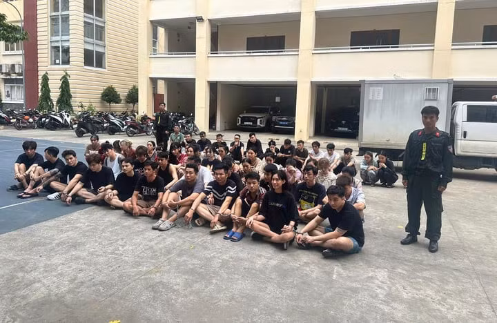 Nhóm bị can liên quan đường dây mua bán, tổ chức sử dụng trái phép ma túy Etomidate ngụy trang trong “pod chill”.