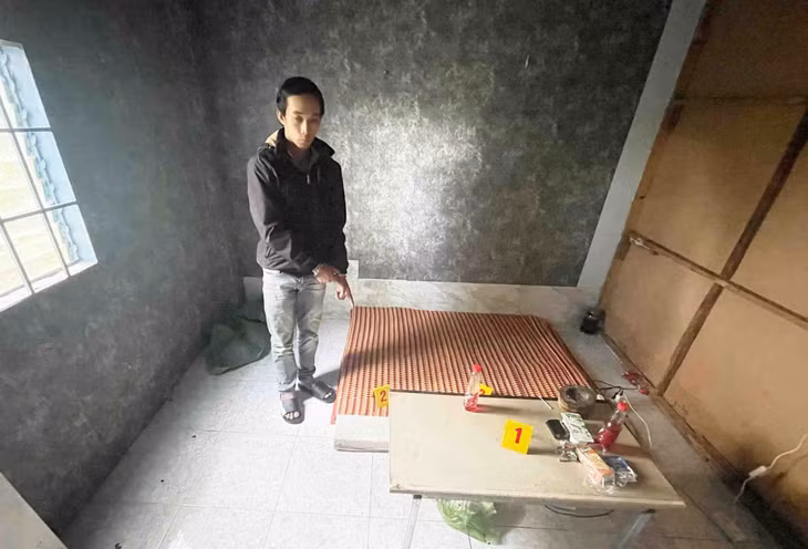 Phòng trọ nơi các đối tượng thuê để tàng trữ và tổ chức sử dụng ma túy bị công an triệt phá. Ảnh: Công an