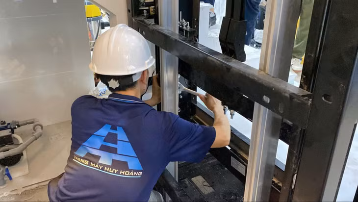 Hành trình thầm lặng phía sau những công trình thang máy HCM của Huy Hoàng&nbsp; ảnh 1