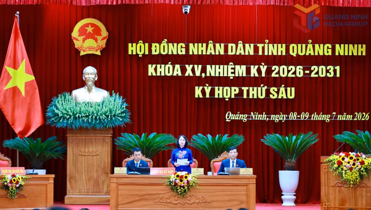 Đồng chí Trịnh Thị Minh Thanh, Phó Bí thư Thường trực Tỉnh uỷ, Chủ tịch HĐND tỉnh, điều hành phiên chất vấn.