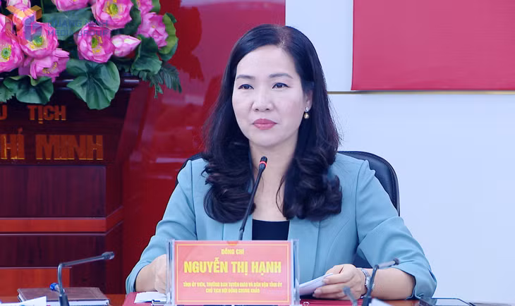Đồng chí Nguyễn Thị Hạnh, Trưởng Ban Tuyên giáo và Dân vận Tỉnh ủy phát biểu tại cuộc họp.