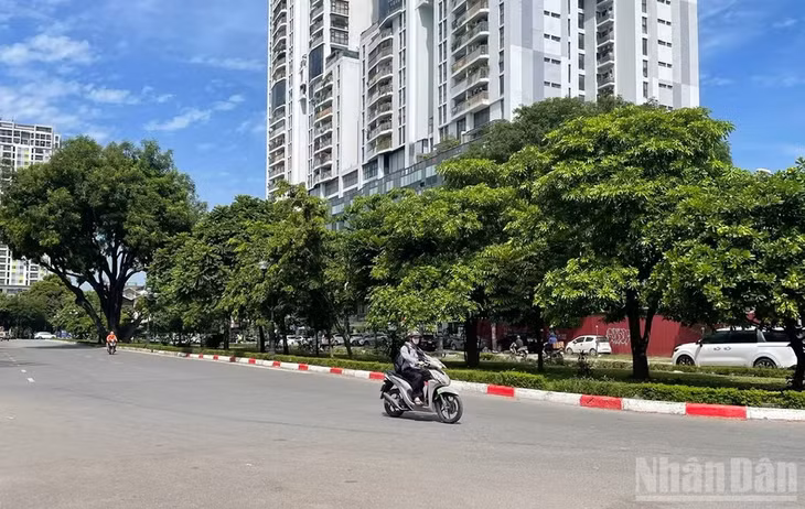 Dự báo khu vực Hà Nội ngày nắng, chiều tối và đêm có mưa rào rải rác và có nơi có dông. (Ảnh minh họa: Đ.T)