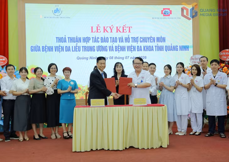 Bệnh viện Da liễu Trung ương và Bệnh viện Đa khoa tỉnh ký kết thỏa thuận hợp tác.