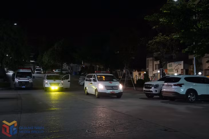Ngay trong đêm, các tạng được vận chuyển ngay sau phẫu thuật để tiến hành ghép cho các bệnh nhân.