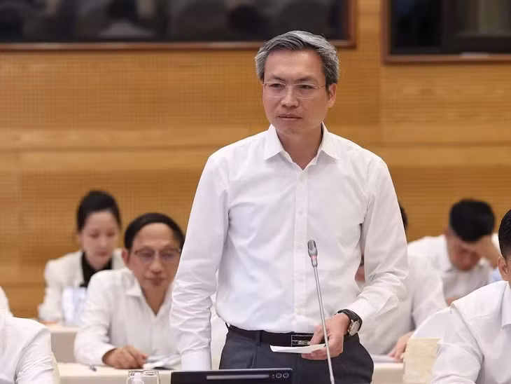 Thiếu tướng Nguyễn Quốc Toản, Chánh Văn phòng, Người phát ngôn Bộ Công an thông tin về công tác đấu tranh với tội phạm lừa đảo 'hợp đồng kỳ nghỉ'. (Ảnh: VGP)