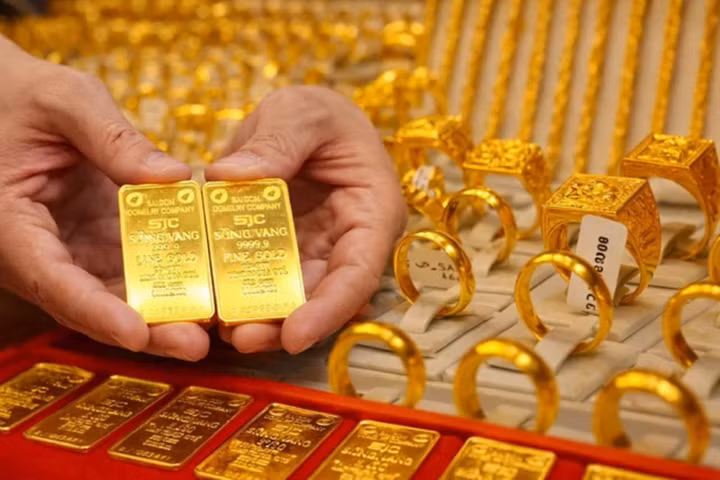 Giá vàng thế giới tăng mạnh, trong nước tăng 3 triệu đồng mỗi lượng. (Ảnh minh họa).