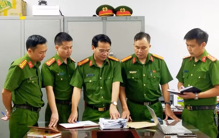 Văn phòng Cơ quan Cảnh sát điều tra Công an tỉnh triển khai phương án triệt phá chuyên án. (Ảnh: Công an Thanh Hoá)