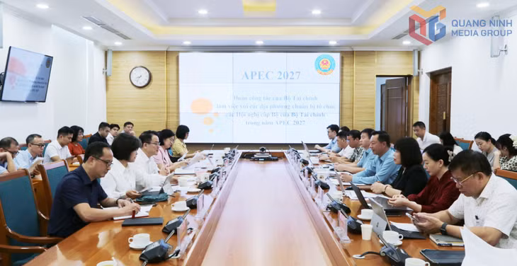 Quang cảnh buổi làm việc.