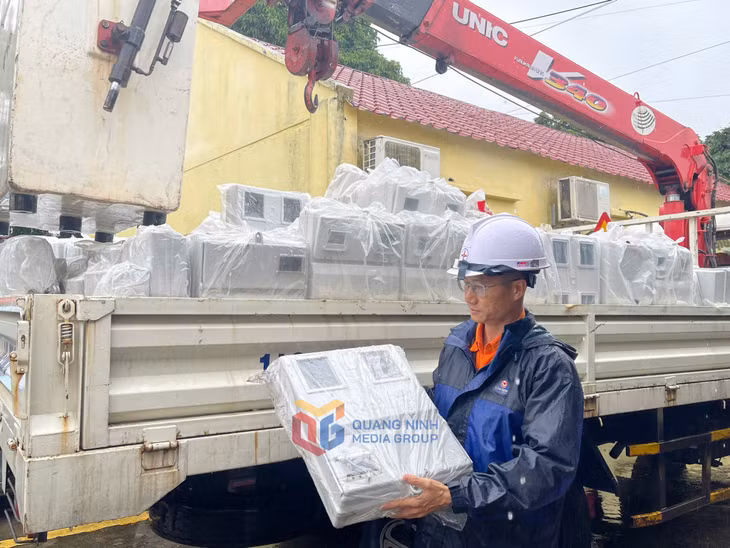 Vật tư kỹ thuật điện được chuẩn bị sẵn sàng để khắc phục sự cố.