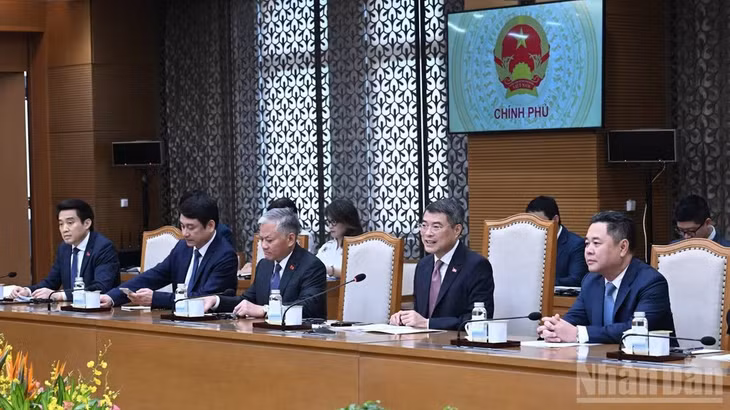 Thủ tướng Chính phủ Lê Minh Hưng và lãnh đạo một số bộ, ngành của Việt Nam tham dự buổi tiếp. (Ảnh: TRẦN HẢI)