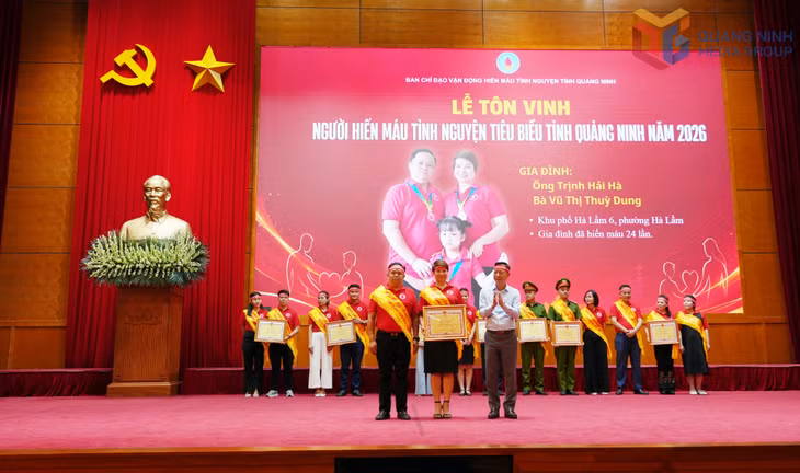 Gia đình anh Trịnh Hải Hà được UBND tỉnh tặng Bằng khen vì có thành tích xuất sắc trong phong trào hiến máu tình nguyện năm 2026.
