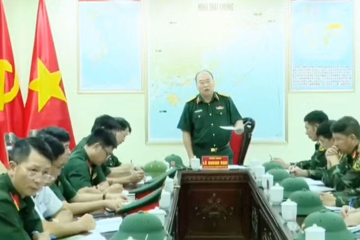 Trung tướng Lê Quang Đạo, Phó Tổng Tham mưu trưởng Quân đội nhân dân Việt Nam, phát biểu tại buổi kiểm tra.