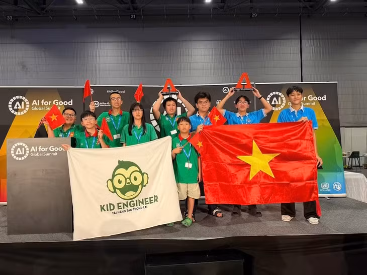 Hai đội tuyển học sinh Việt Nam (HMD và Mission Possible) giành giải Nhì tại cuộc thi.