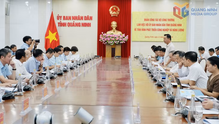 Quang cảnh buổi làm việc.