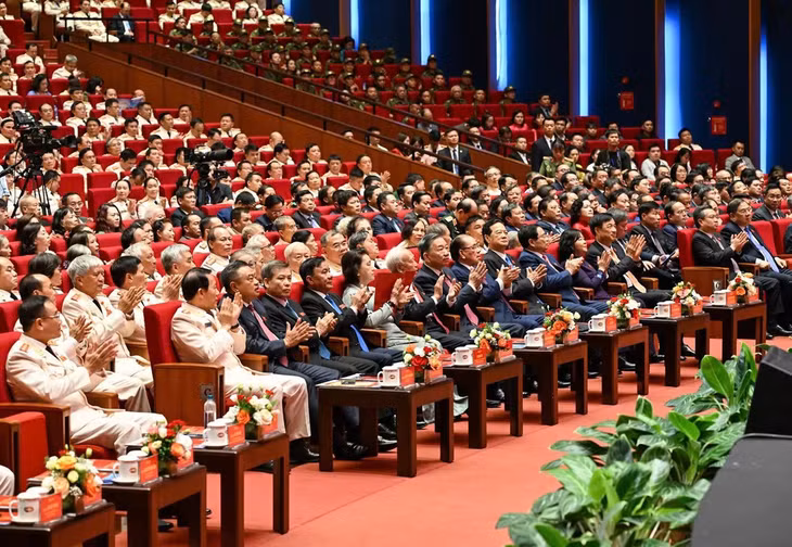 Tổng Bí thư, Chủ tịch nước Tô Lâm và các đồng chí lãnh đạo, nguyên lãnh đạo Đảng, Nhà nước dự buổi lễ. (Ảnh: Duy Linh)