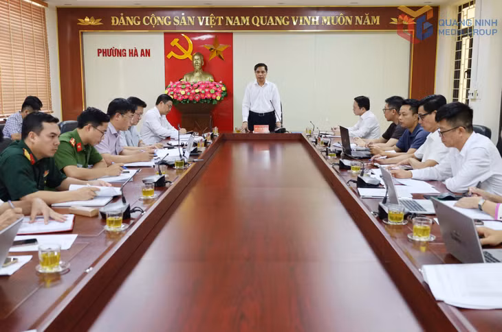 Đồng chí Vũ Văn Diện, Phó Chủ tịch Thường trực UBND tỉnh, phát biểu kết luận tại cuộc họp