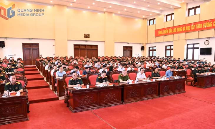 Các đại biểu tham dự hội nghị.