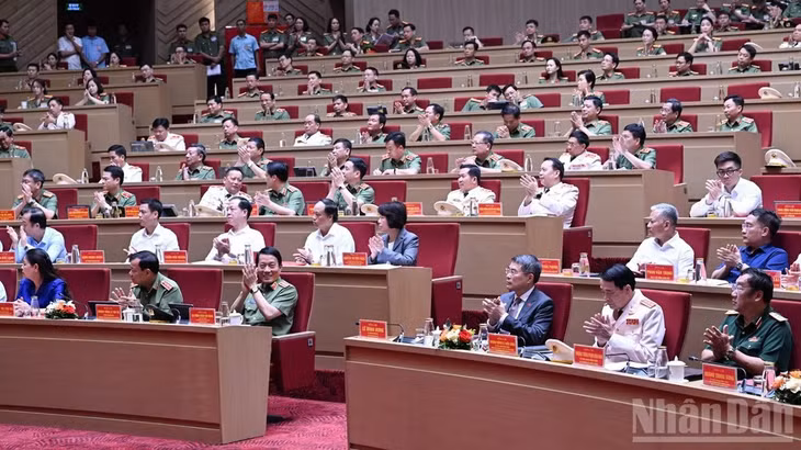 Các đồng chí lãnh đạo, đại biểu tham dự Hội nghị. (Ảnh: TRẦN HẢI)