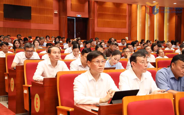 Đông đảo cán bộ, đảng viên dự hội nghị tại điểm cầu tỉnh Quảng Ninh.
