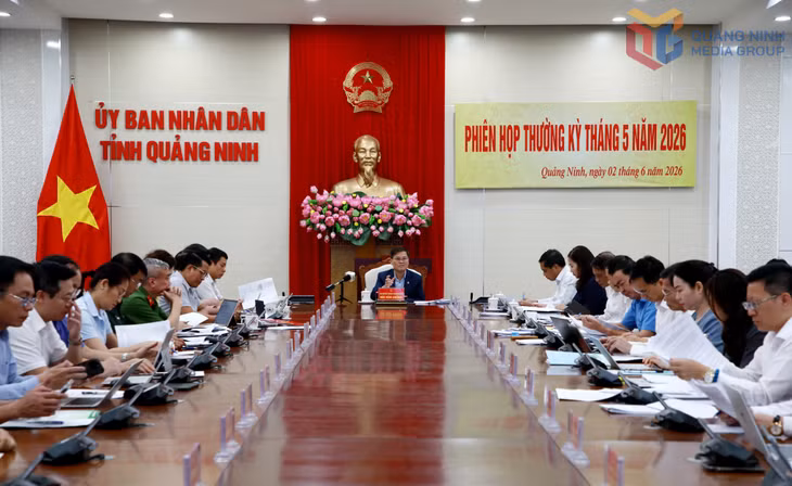 Đồng chí Bùi Văn Khắng, Phó Bí thư Tỉnh ủy, Chủ tịch UBND tỉnh, chủ trì phiên họp thường kỳ 6 tháng năm 2026.