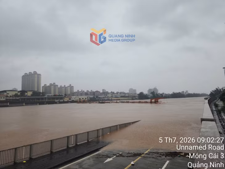 Nước lũ trên sông Ka Long (Ảnh chụp ngày 5/7).