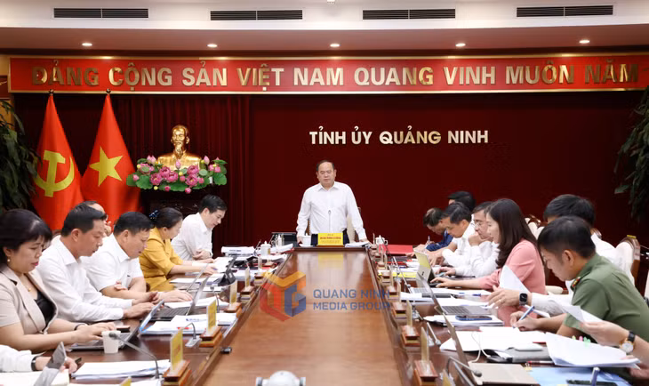 Đồng chí Quản Minh Cường, Ủy viên Trung ương Đảng, Bí thư Tỉnh ủy, Trưởng Đoàn ĐBQH tỉnh, kết luận hội nghị.