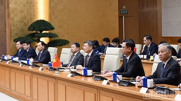 Thủ tướng Chính phủ Lê Minh Hưng và lãnh đạo các bộ, ngành Việt Nam tham dự buổi tiếp. (Ảnh: TRẦN HẢI)