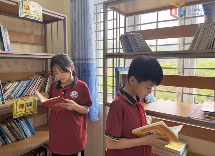 Học sinh Trường&nbsp; TH-THCS Đồng Tâm (xã Lục Hồn) đọc sách trong thư viện nhà trường (tháng 4/2026).