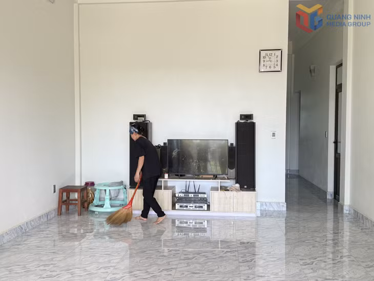 Ngôi nhà mới của gia đình chị Bùi Thị Hoan được xây từ năm 2021 trên phần đất đang sinh sống, nhưng đến nay vẫn chưa được cấp giấy chứng nhận quyền sử dụng đất.
