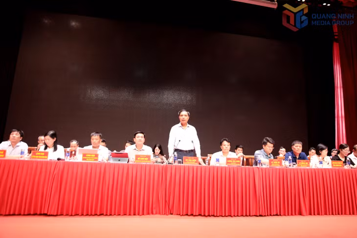Đồng chí Vũ Văn Diện, Phó Chủ tịch Thường trực UBND tỉnh, chủ trì hội nghị.