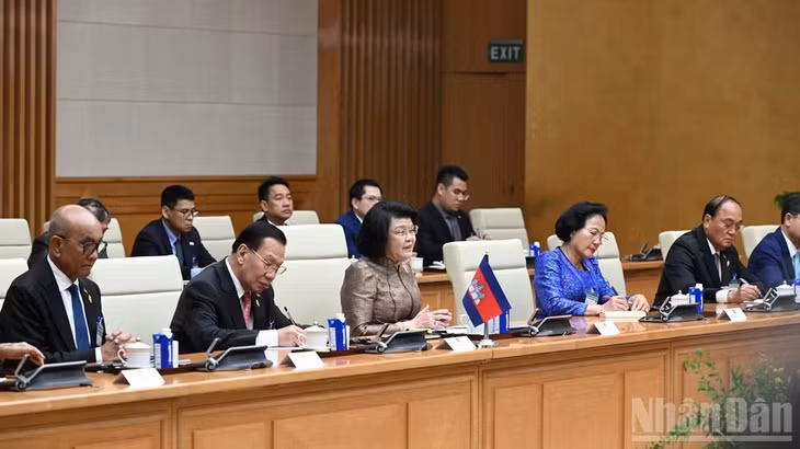 Đoàn đại biểu Quốc hội Campuchia tại buổi tiếp. (Ảnh: TRẦN HẢI)