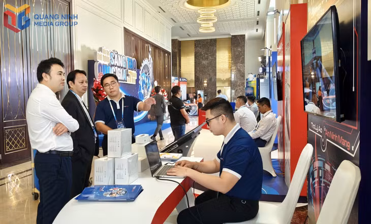 Các doanh nghiệp trưng bày sản phẩm ứng dụng KHCN, khởi nghiệp sáng tạo trong khuôn khổ Diễn đàn Khởi nghiệp sáng tạo quốc gia lần thứ 7 tổ chức tại Quảng Ninh (tháng 9/2025).
