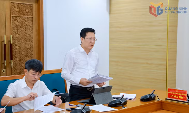Lãnh đạo&nbsp; phát biểu tại cuộc họp.