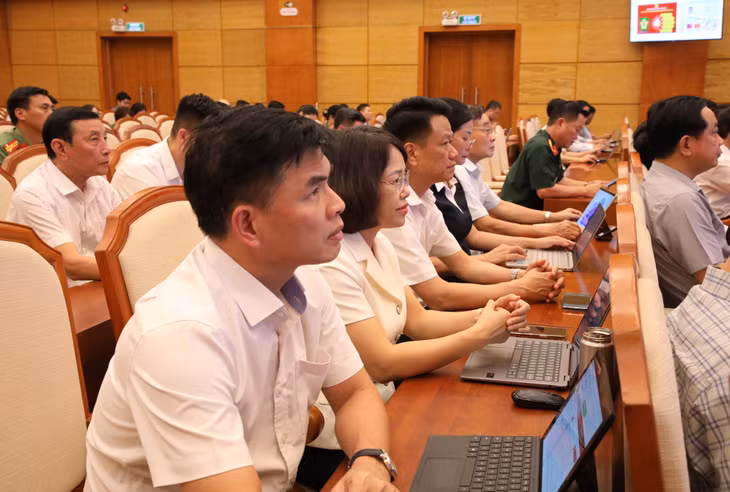 Các đại biểu lắng nghe đồng chí Tổng Bí thư phát biểu chỉ đạo tại hội nghị.