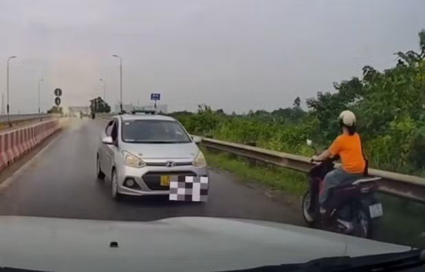 Người dân phản ánh qua VNeTraffic trường hợp tài xế đi ngược chiều trên Quốc lộ 38. Ảnh: Cục CSGT