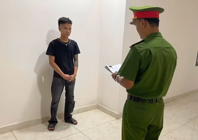 Công an bắt giữ khẩn cấp thanh niên dùng dao đâm 2 người trọng thương ở xã Chiên Đàn, Đà Nẵng. Ảnh: CACC