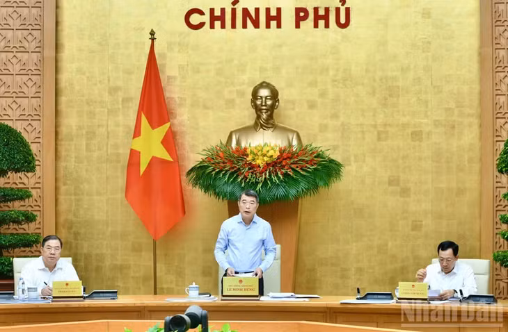 Thủ tướng Lê Minh Hưng yêu cầu các Bộ trưởng, Trưởng ngành ưu tiên trực tiếp phụ trách, tập trung chỉ đạo, tập trung nguồn lực và chịu trách nhiệm chính đối với công tác xây dựng, hoàn thiện thể chế của ngành mình. (Ảnh: THANH GIANG)