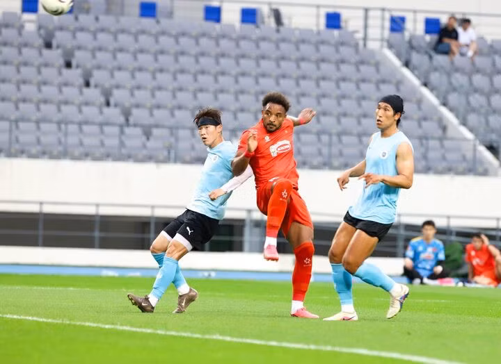 Xuân Son đánh đầu ghi bàn, ấn định chiến thắng 2-1 cho Việt Nam. (Ảnh: VFF)