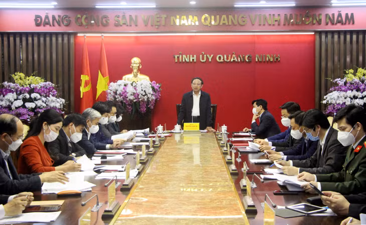 Đồng chí Nguyễn Xuân Ký, Ủy viên Trung ương Đảng, Bí thư Tỉnh ủy, Chủ tịch HĐND tỉnh, chủ trì và kết luận cuộc họp.