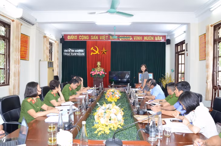 Quang cảnh buổi làm việc.