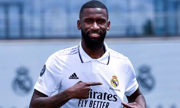 Rudiger ra mắt Real.