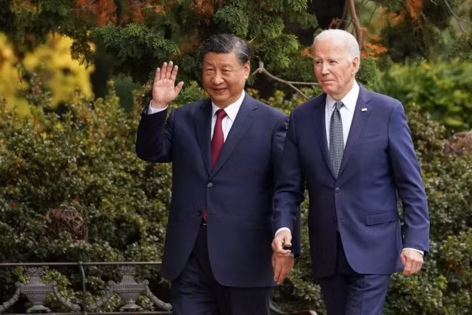 Tổng thống Mỹ Joe Biden (phải) và Chủ tịch Trung Quốc Tập Cận Bình tại điền trang Filoli, bang California ngày 15/11. Ảnh: Reuters