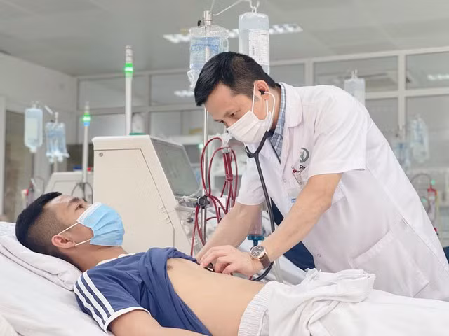 Nhiều người trẻ đến thăm khám thì phát hiện suy thận ở giai đoạn muộn. Ảnh BVVĐ.